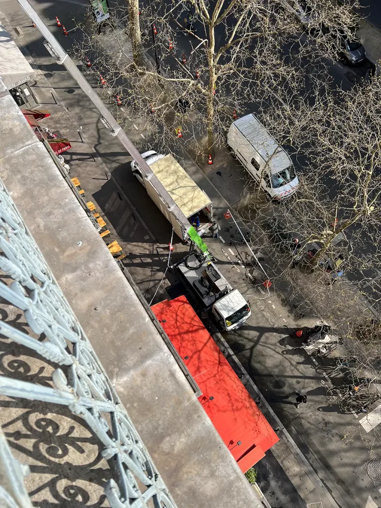 Avenue Rapp, Paris 75007, monte-meubles